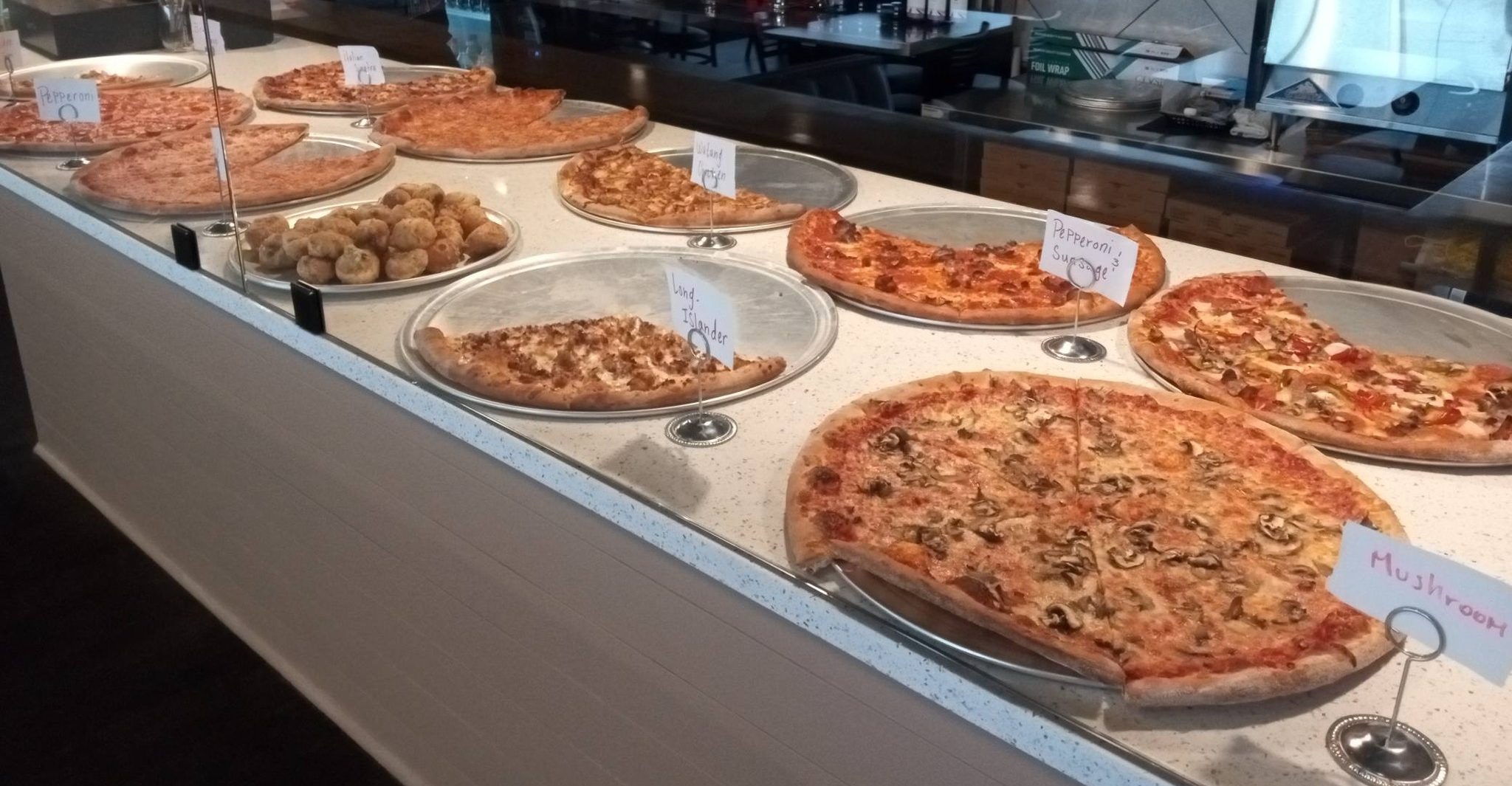 Autentico NY Pizza Company officially opens